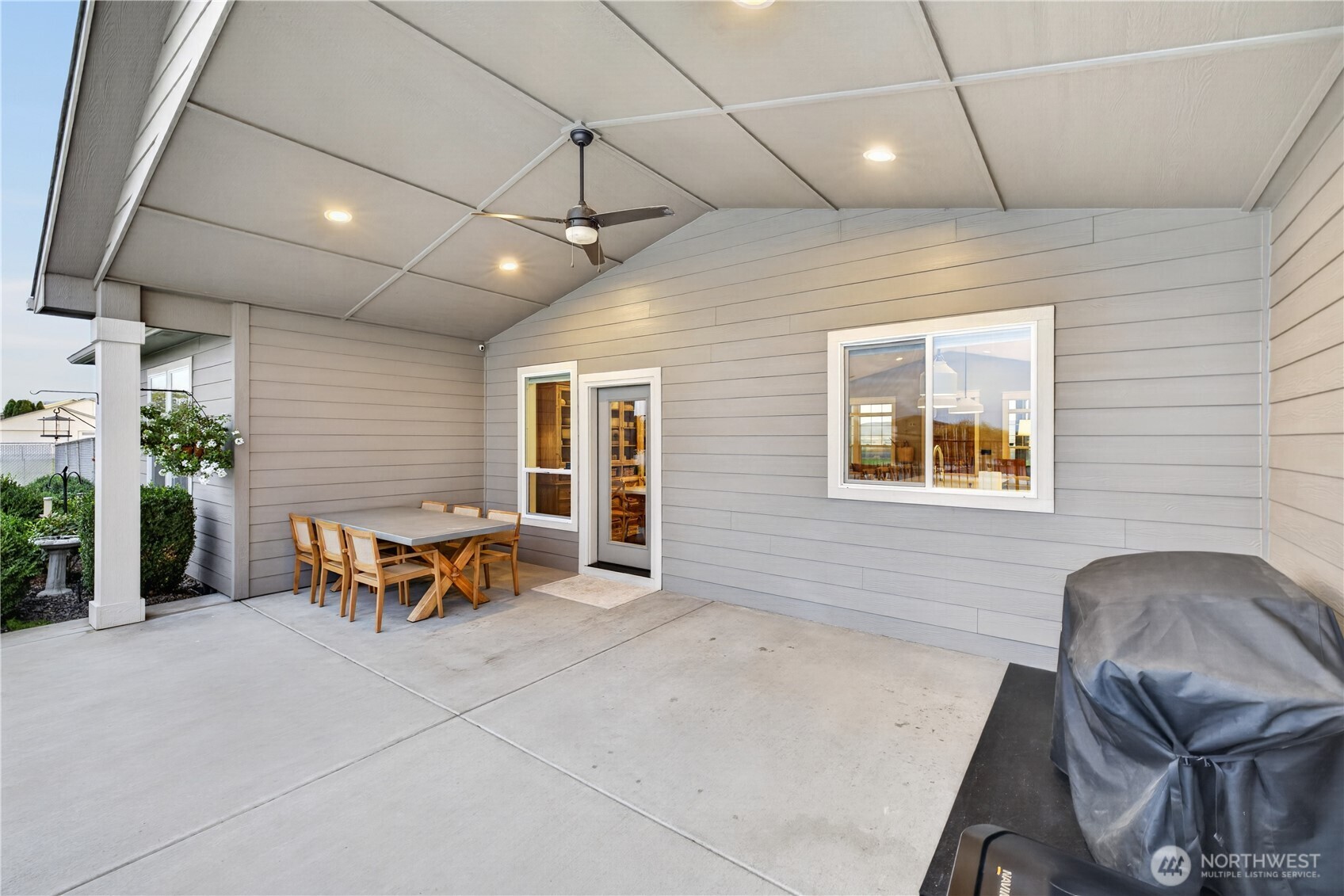 2477 Hanson Loop Property Photo 29