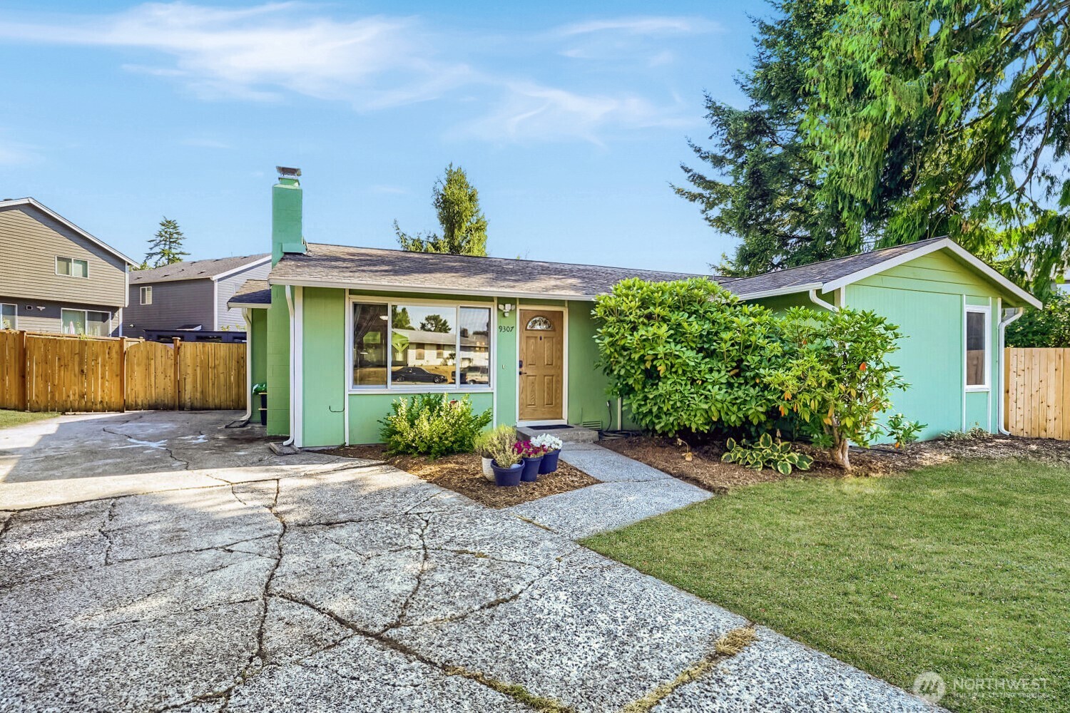 9307 3rd Place Property Photo 3
