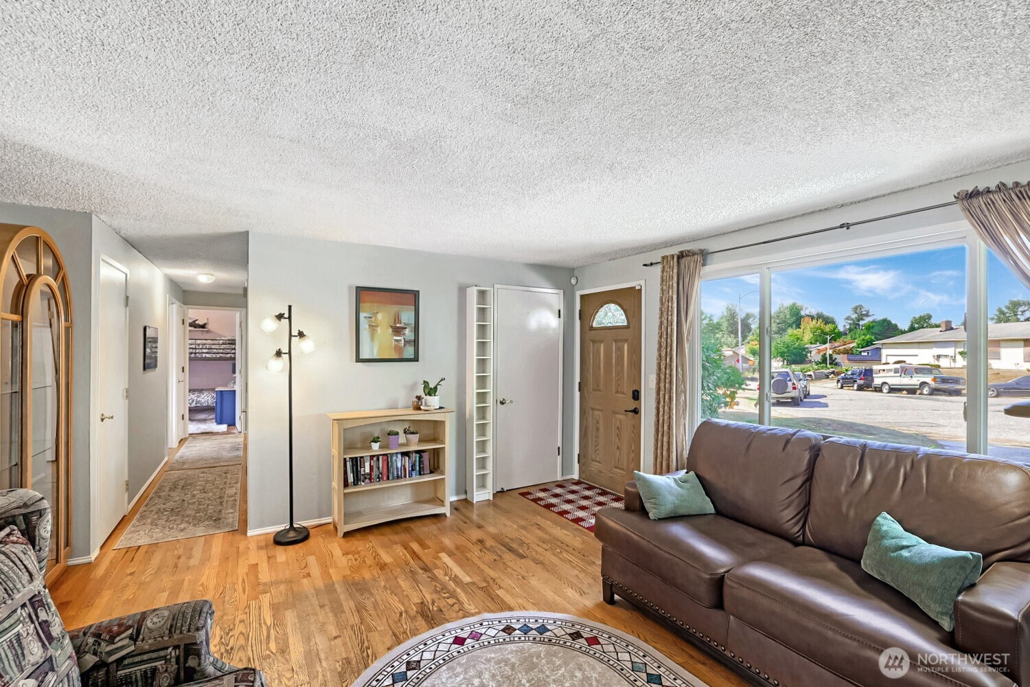 9307 3rd Place Property Photo 5