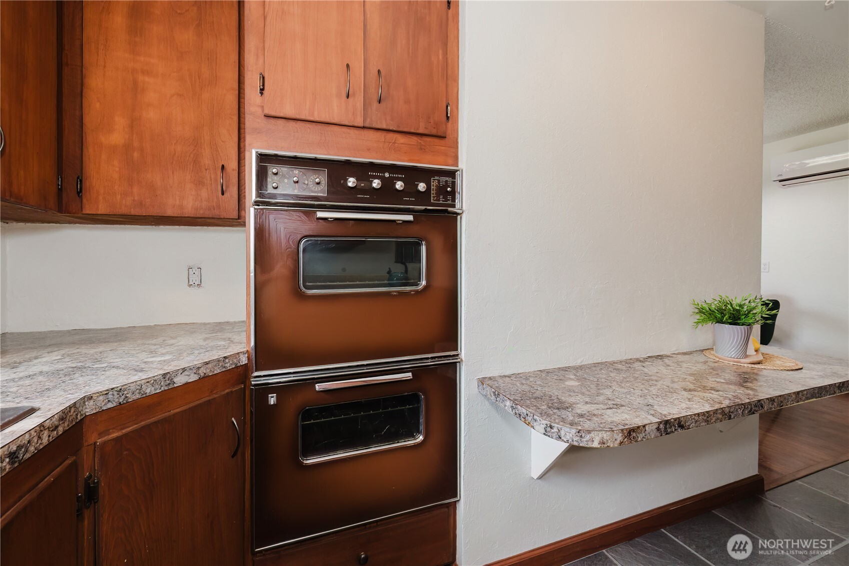 2162 Harding Avenue Property Photo 14