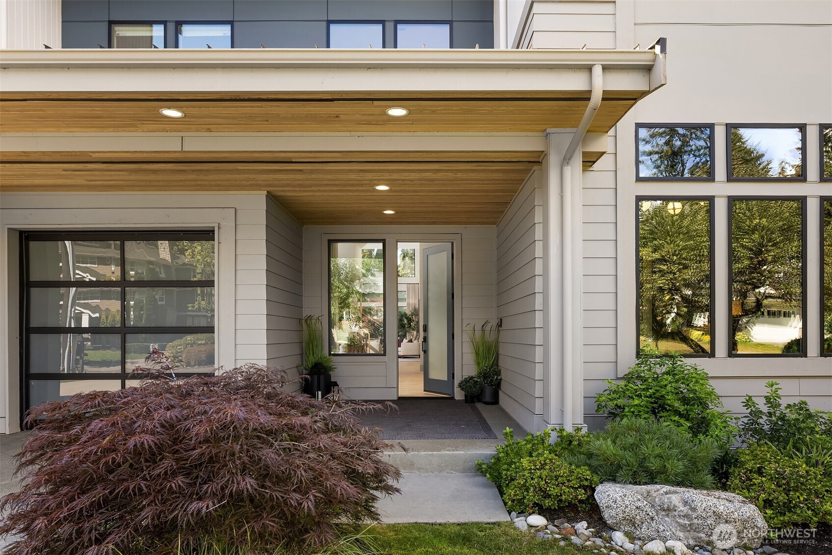 2131 104th Place Property Photo 3