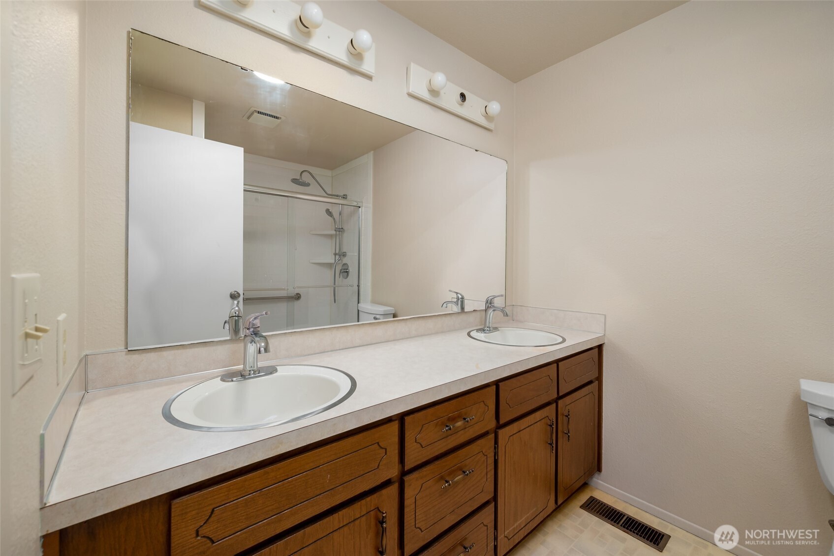 281 Nw Fairhaven Drive Property Photo 14