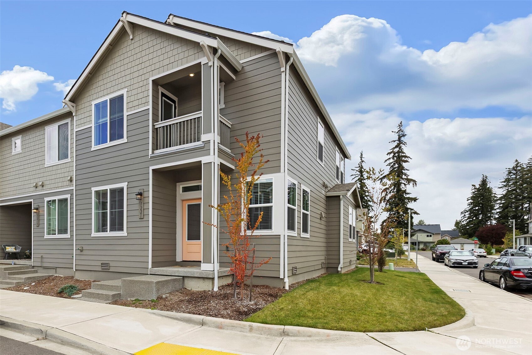 1221 E 53rd Street Property Photo 1