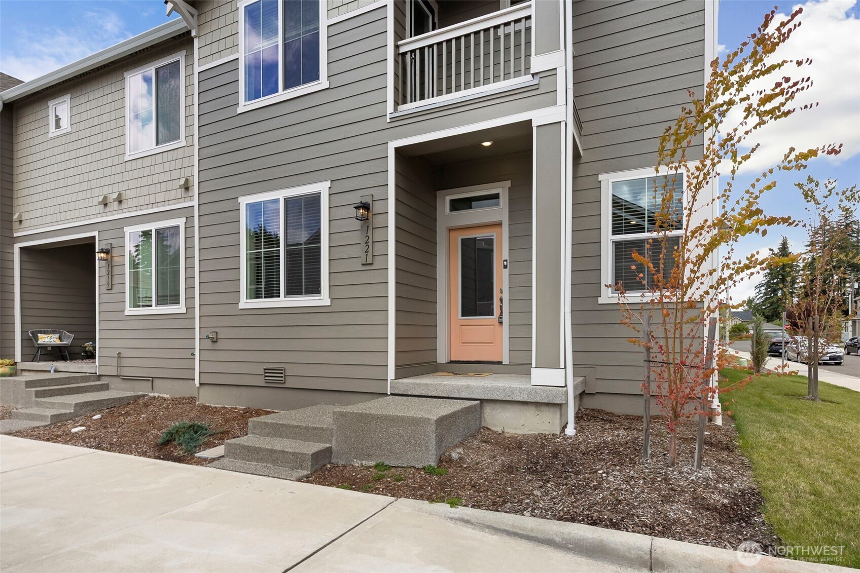 1221 E 53rd Street Property Photo 3