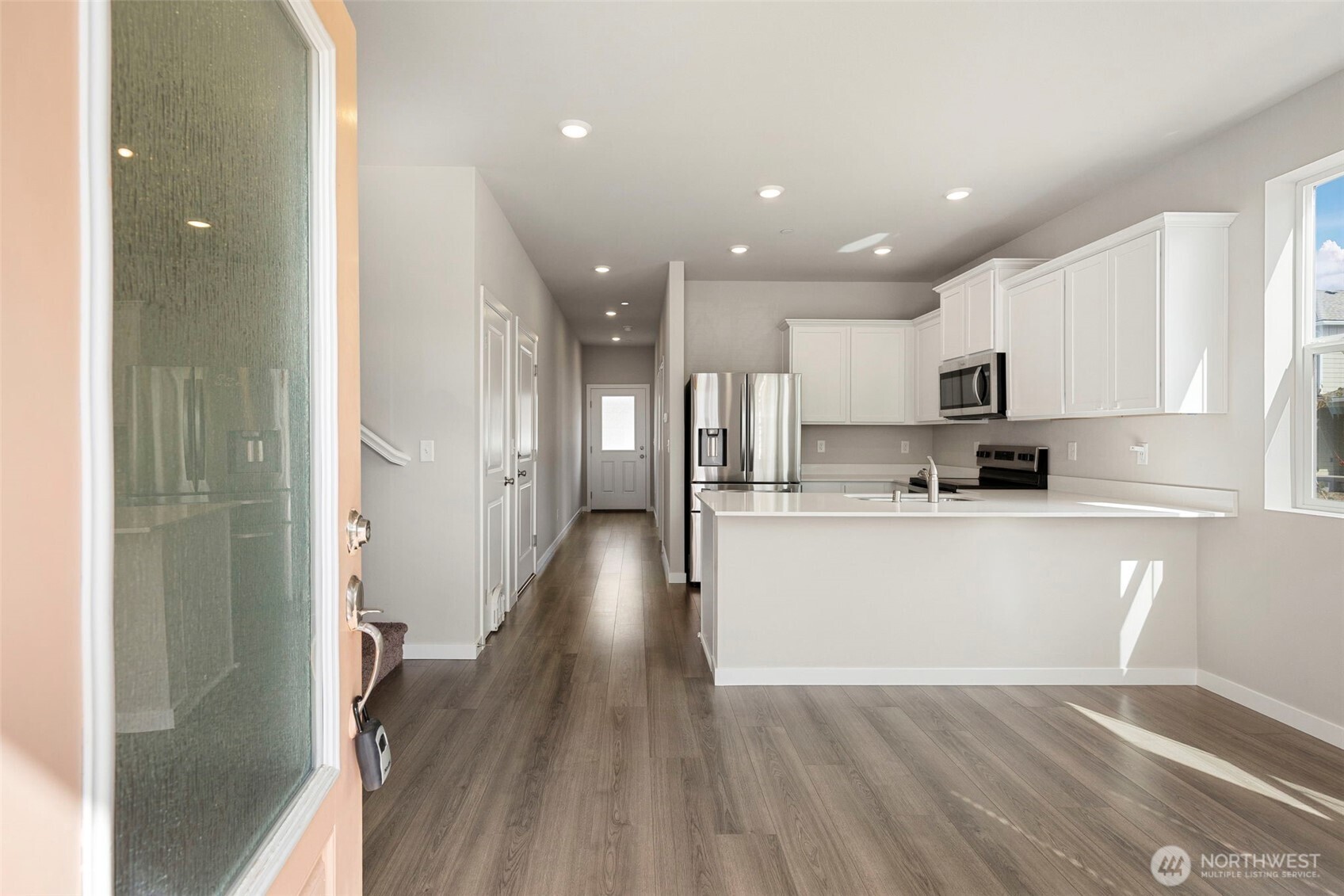 1221 E 53rd Street Property Photo 4