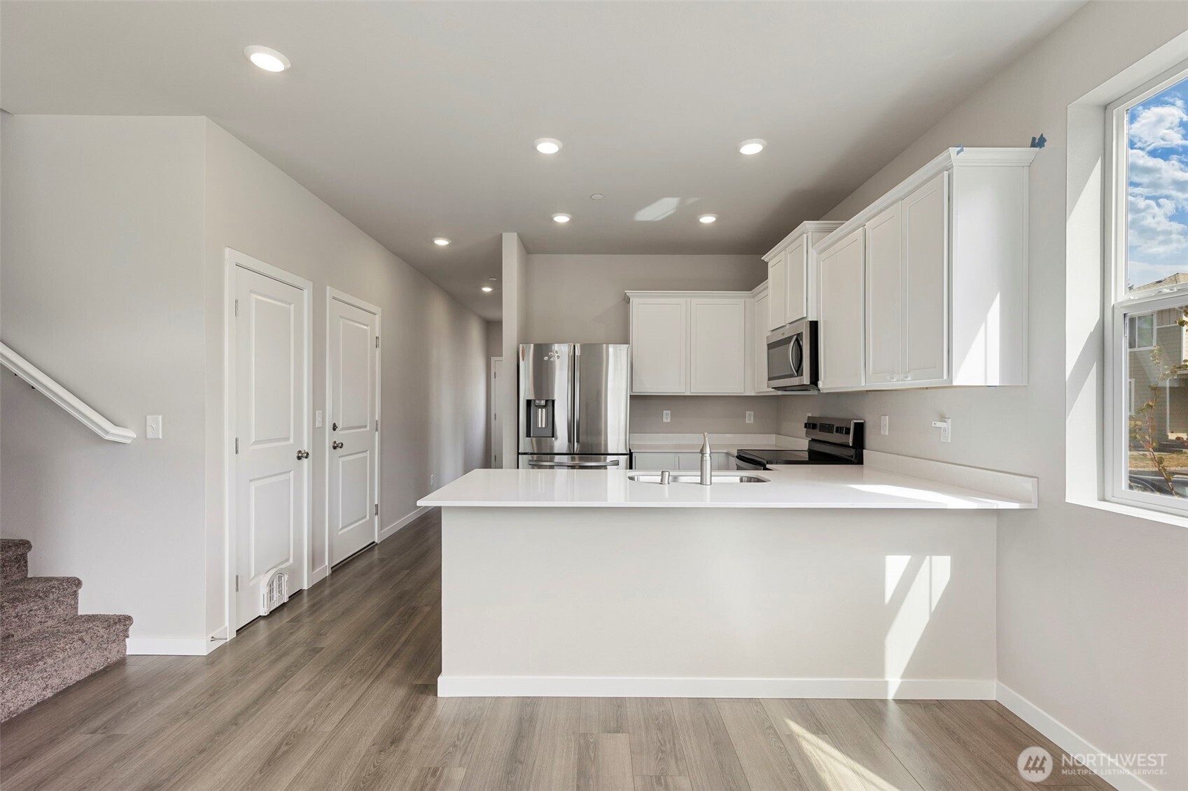 1221 E 53rd Street Property Photo 5