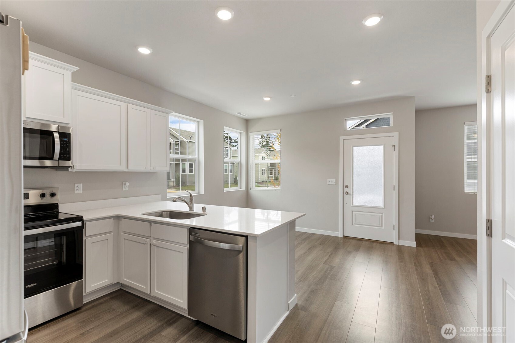 1221 E 53rd Street Property Photo 6