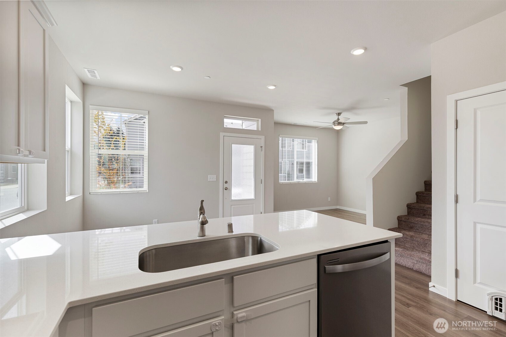 1221 E 53rd Street Property Photo 10
