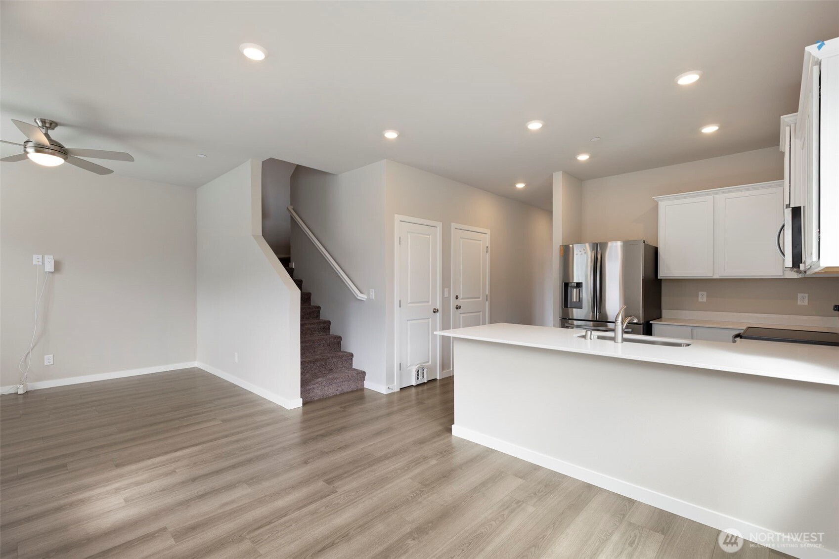 1221 E 53rd Street Property Photo 11