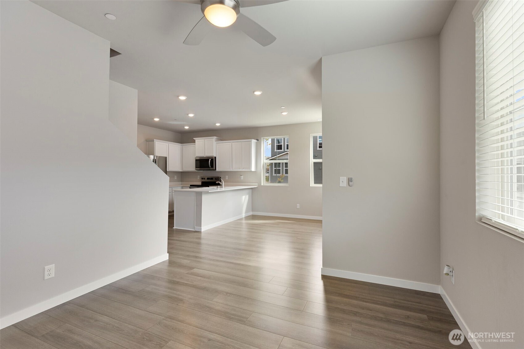 1221 E 53rd Street Property Photo 12