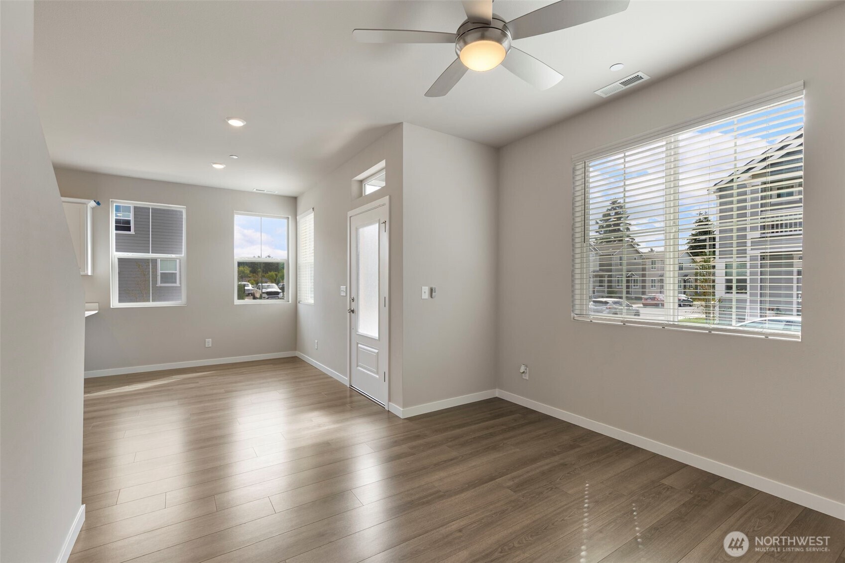 1221 E 53rd Street Property Photo 14