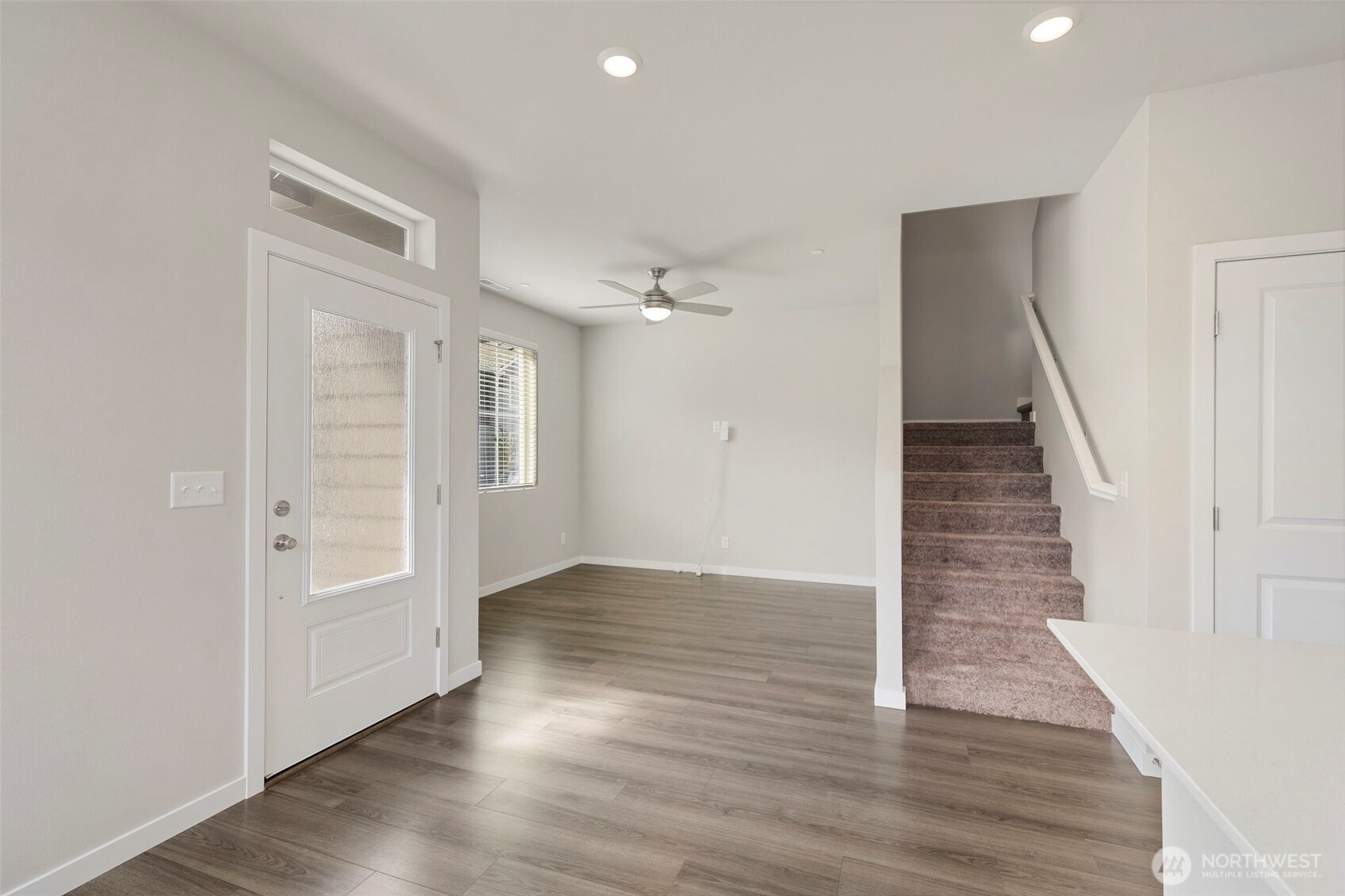 1221 E 53rd Street Property Photo 15
