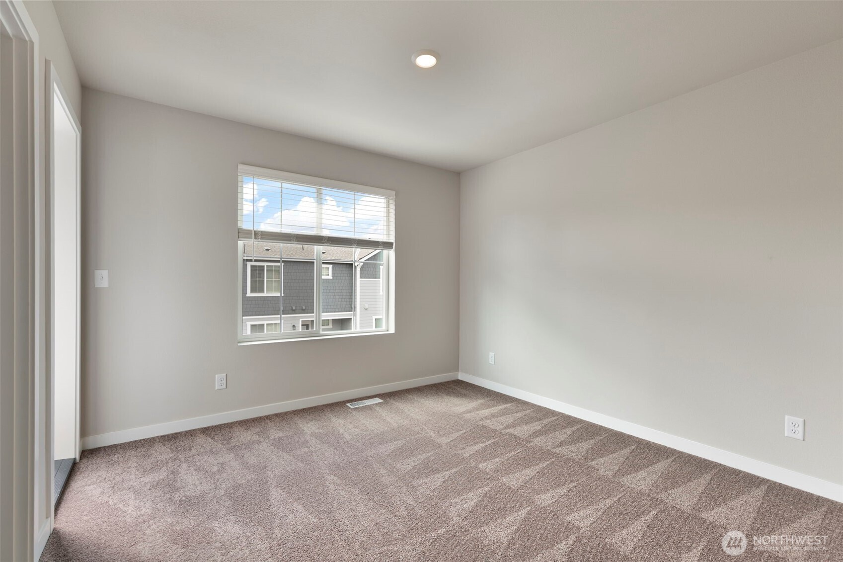 1221 E 53rd Street Property Photo 18