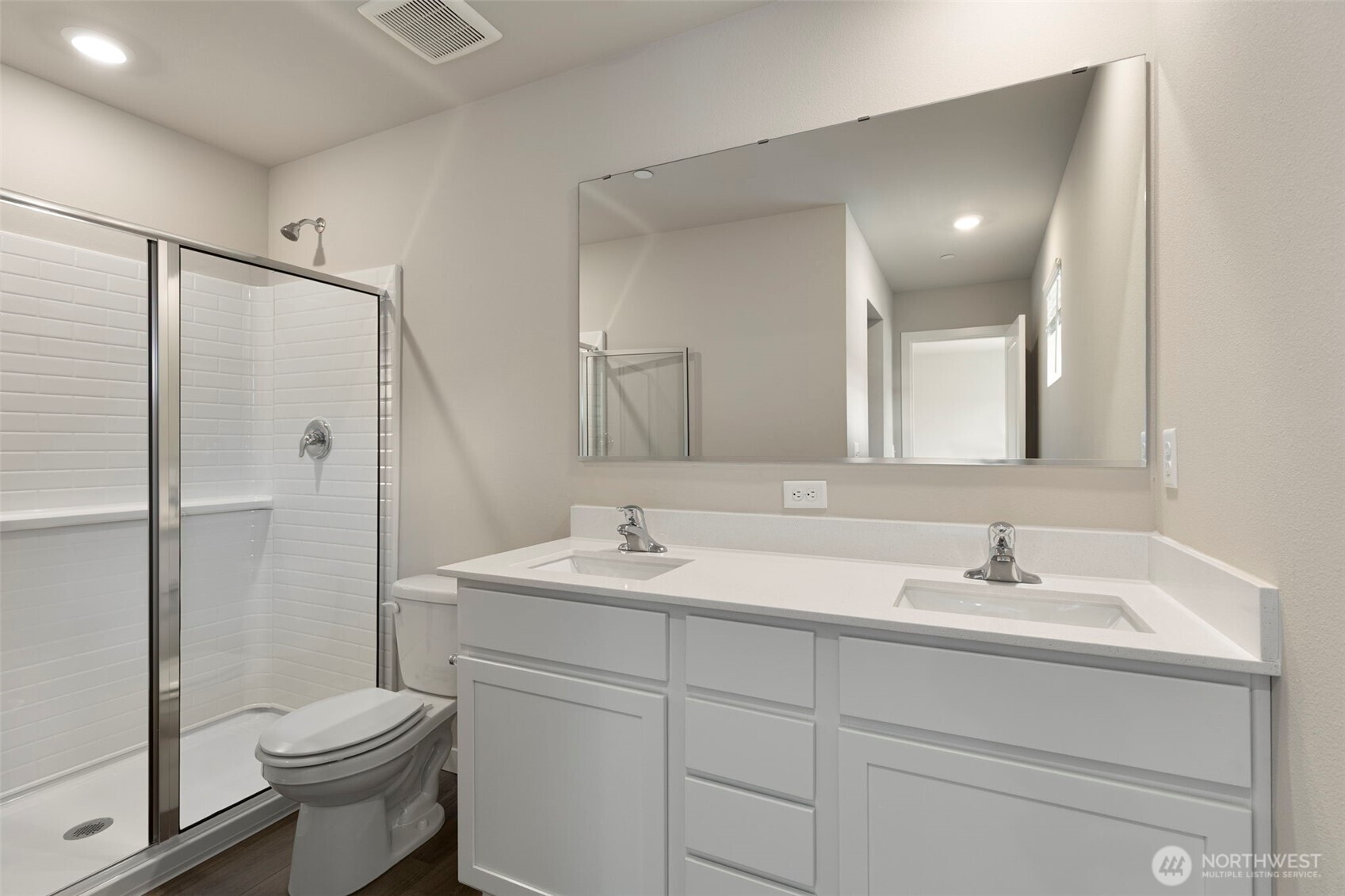 1221 E 53rd Street Property Photo 22