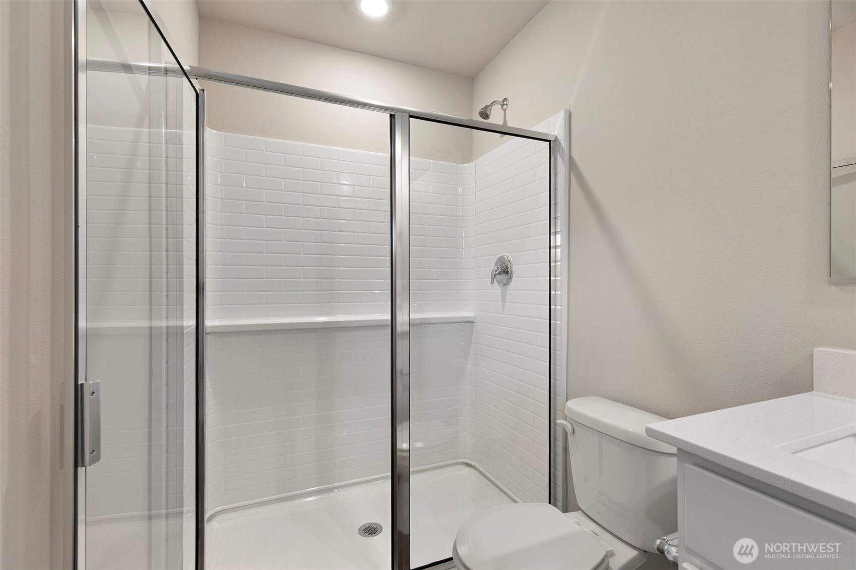 1221 E 53rd Street Property Photo 23