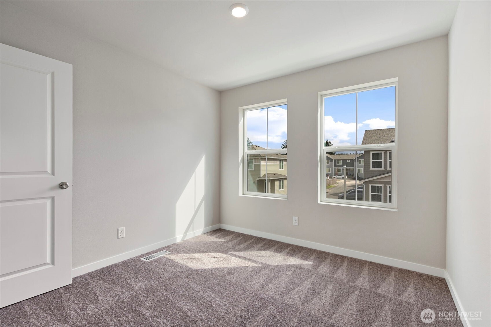 1221 E 53rd Street Property Photo 24