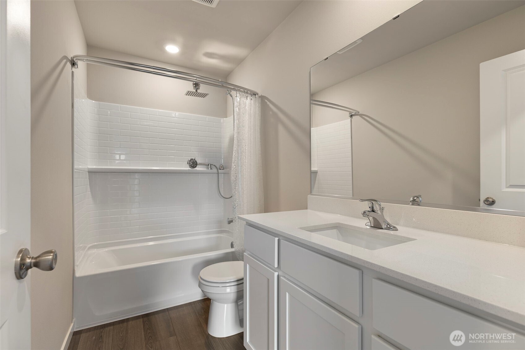 1221 E 53rd Street Property Photo 28