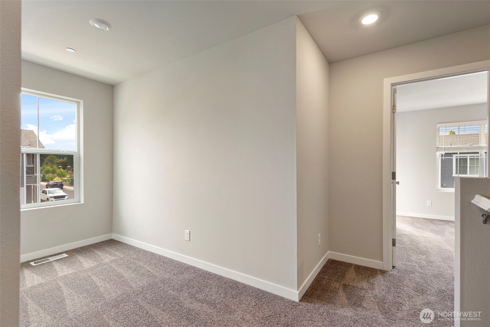 1221 E 53rd Street Property Photo 31