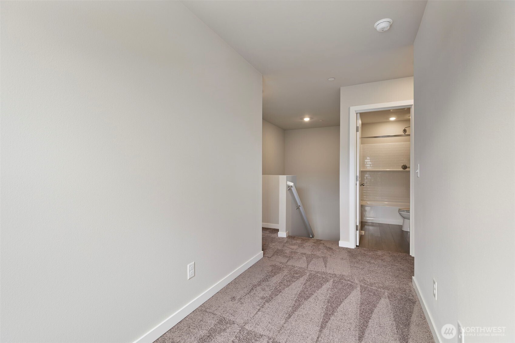 1221 E 53rd Street Property Photo 32