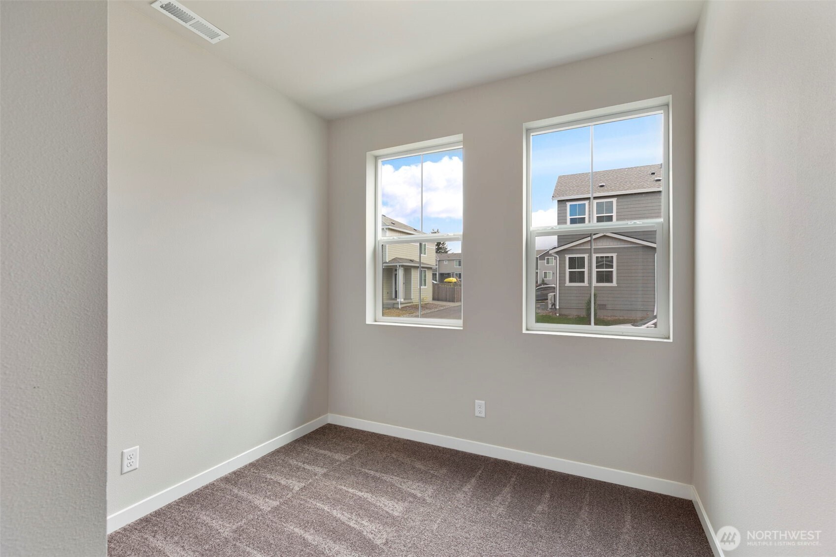 1221 E 53rd Street Property Photo 33