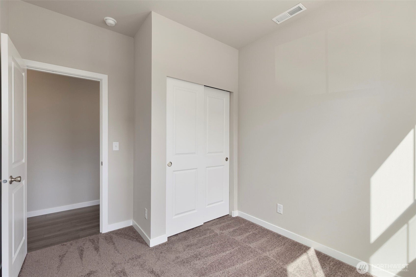 1221 E 53rd Street Property Photo 34