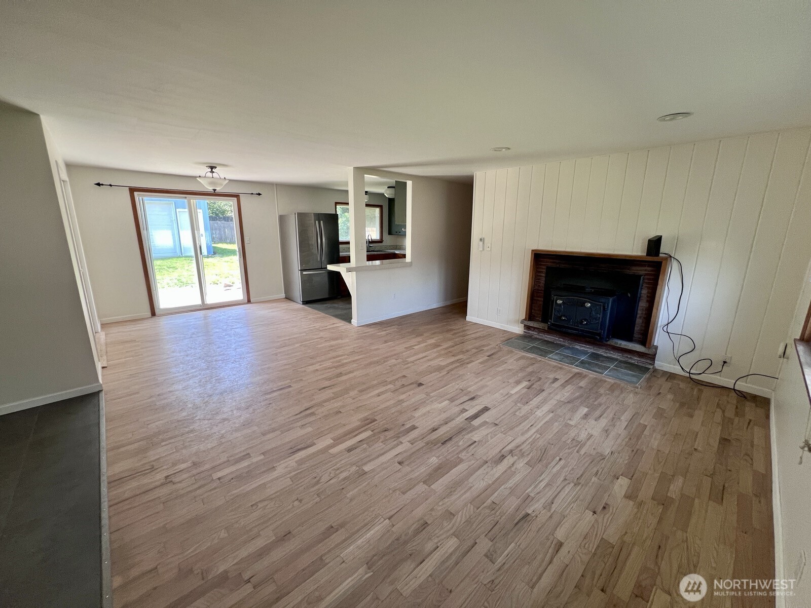 223 S 187th Street Property Photo 3