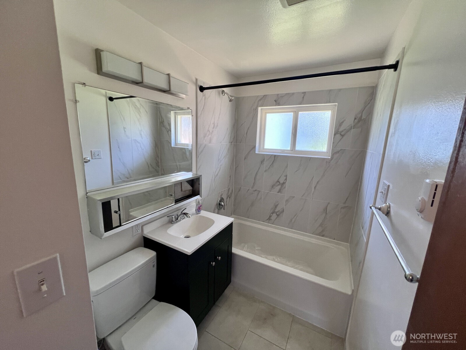 223 S 187th Street Property Photo 6