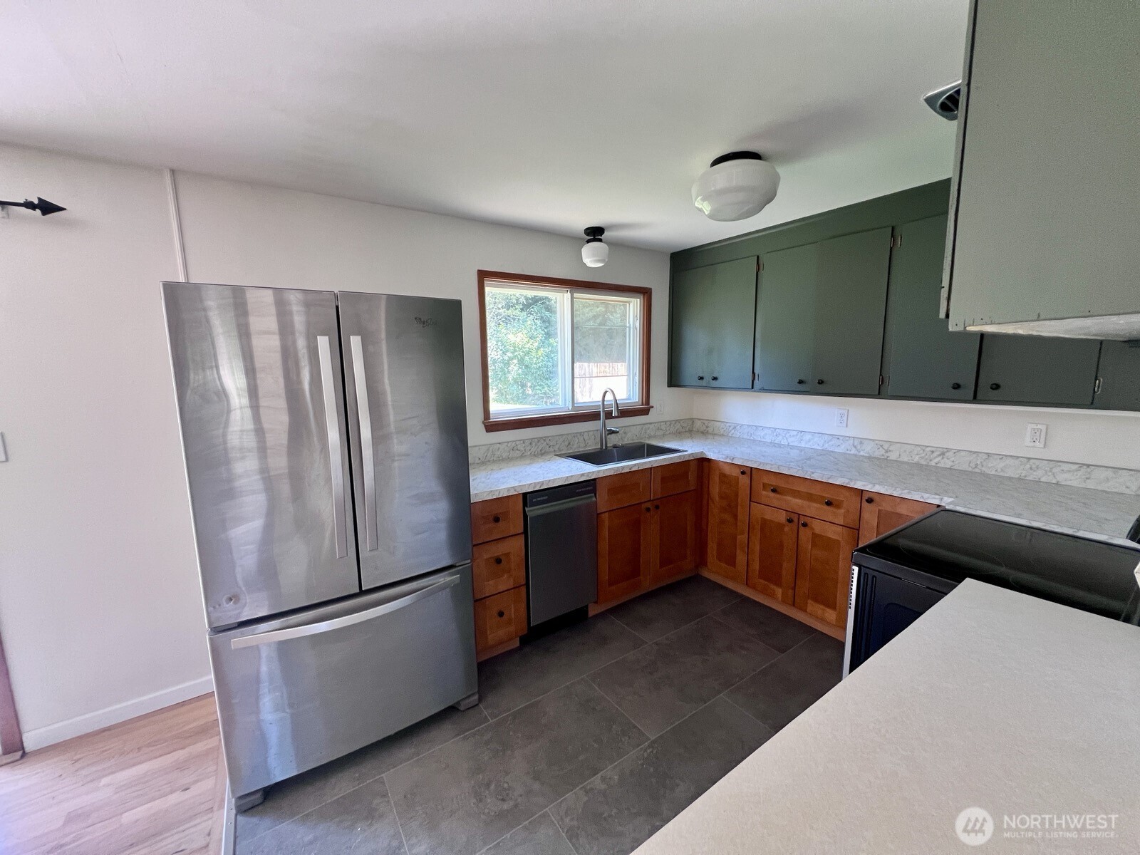 223 S 187th Street Property Photo 8