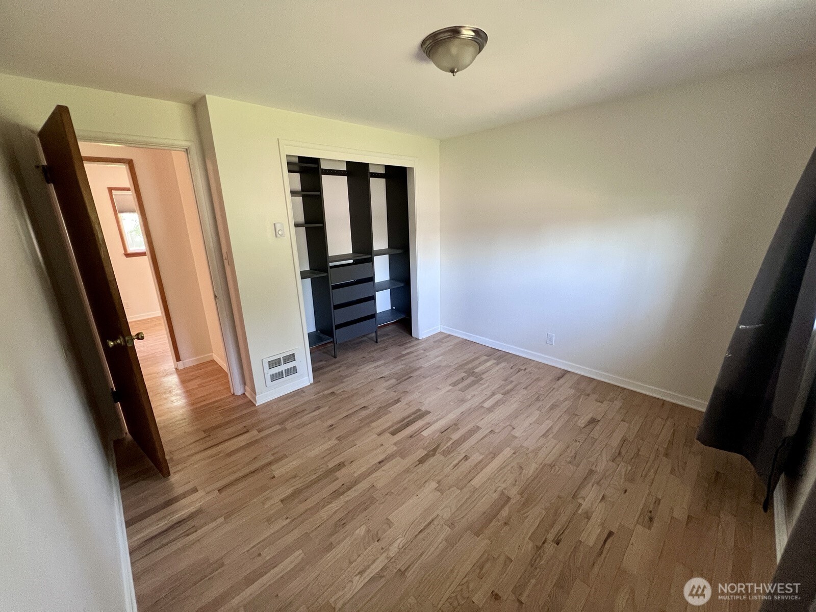 223 S 187th Street Property Photo 9