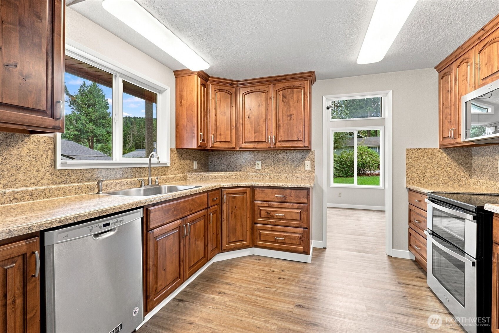 325 Rollingwood Drive Property Photo 10