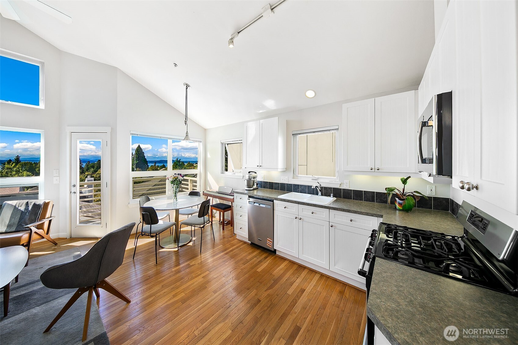 5953 California Avenue 2c Property Photo 10