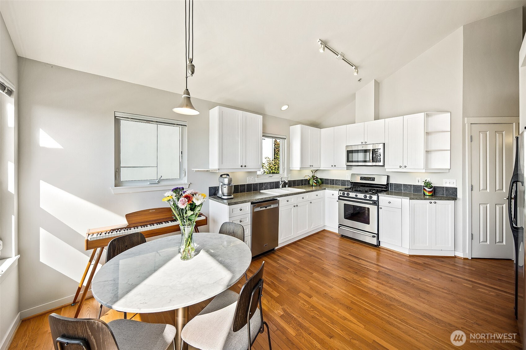 5953 California Avenue 2c Property Photo 11