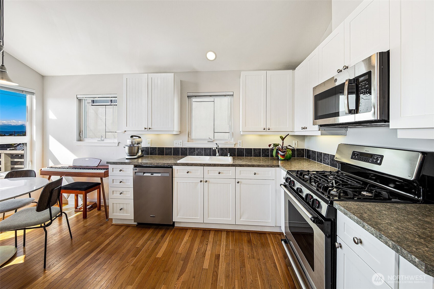 5953 California Avenue 2c Property Photo 12