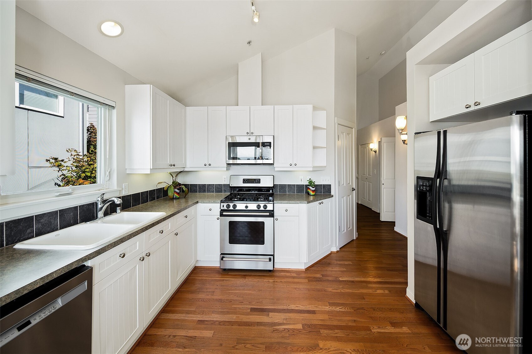 5953 California Avenue 2c Property Photo 13
