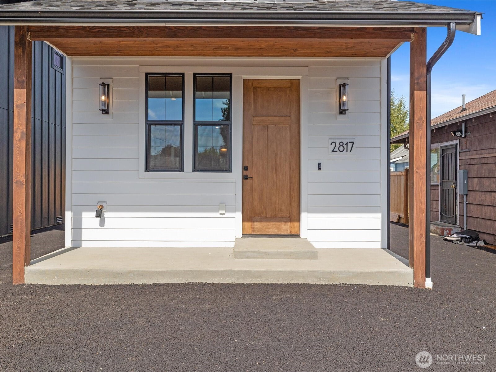 2817 25th Street B Property Photo 2