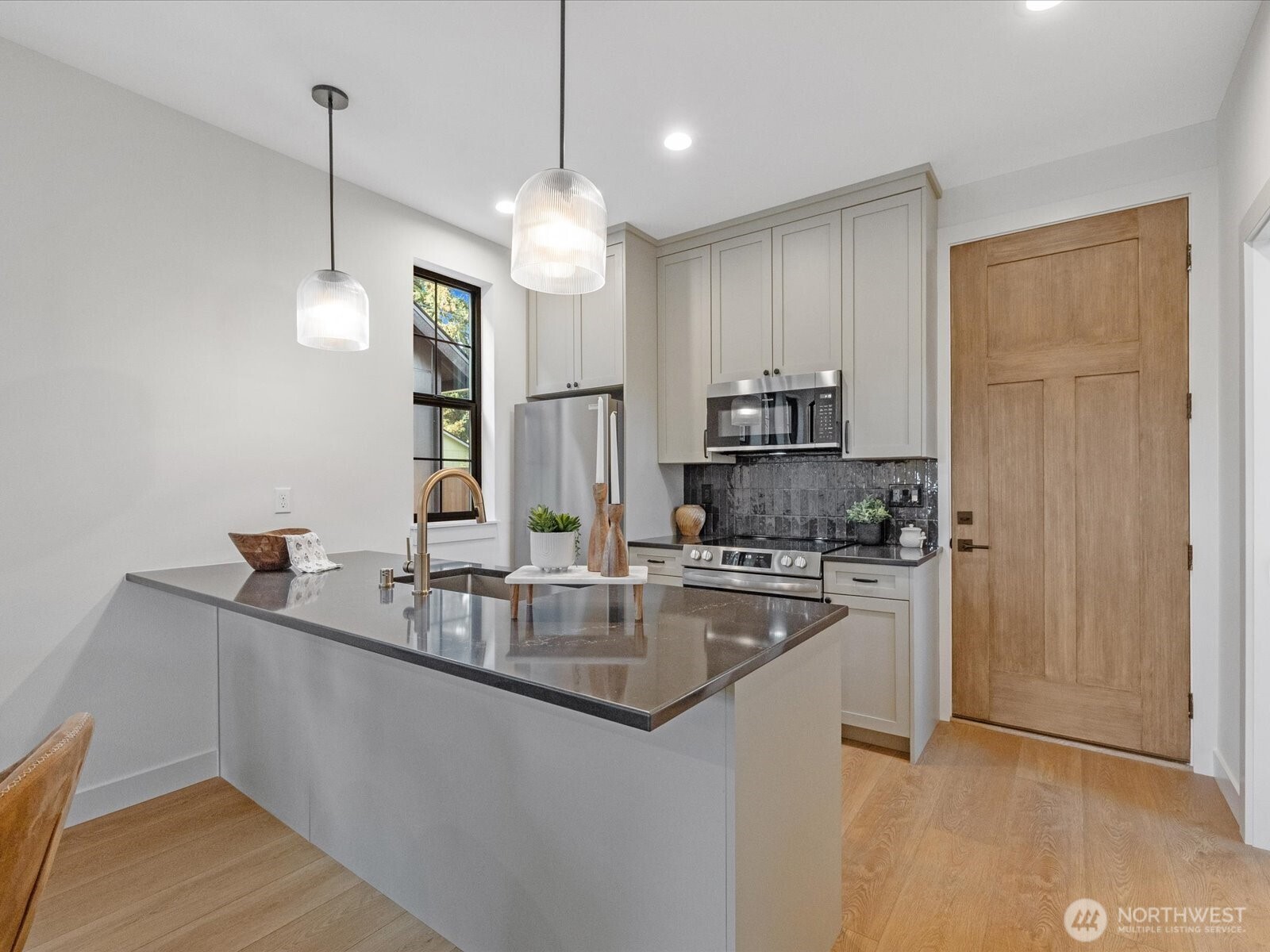 2817 25th Street B Property Photo 8