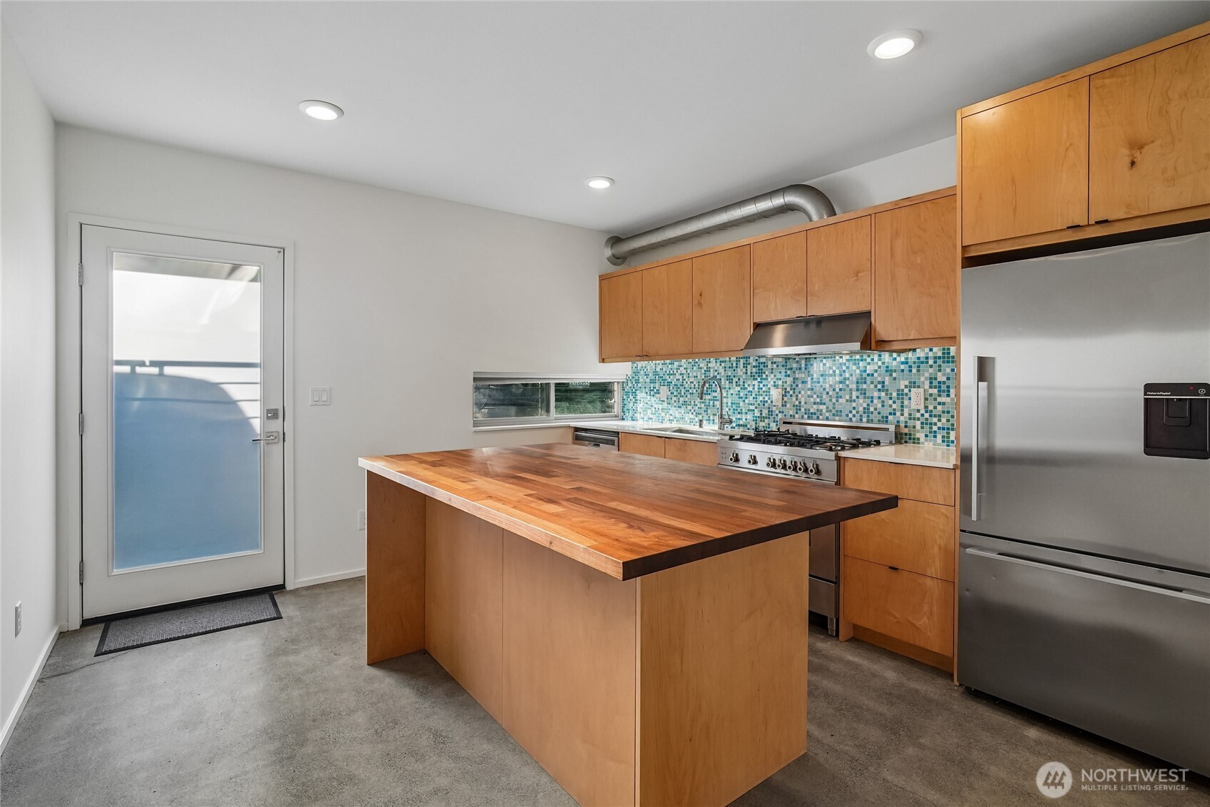 2207 15th Avenue B Property Photo 4