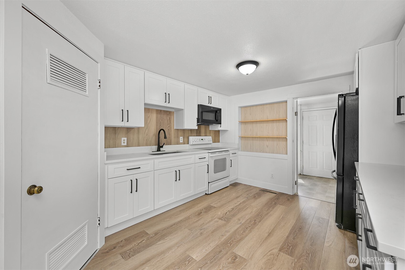 3316 E College Way Property Photo 11