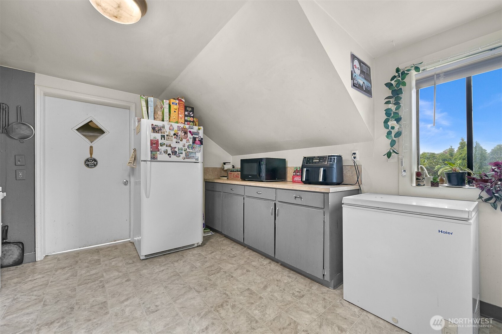 3316 E College Way Property Photo 17