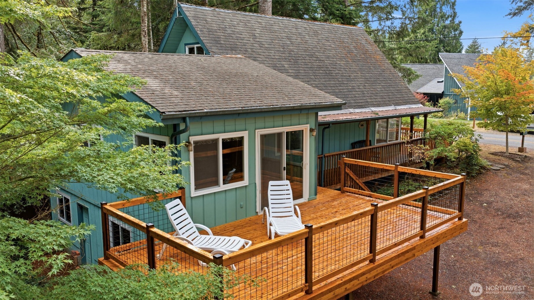 720 E Creekside Drive Property Photo 3