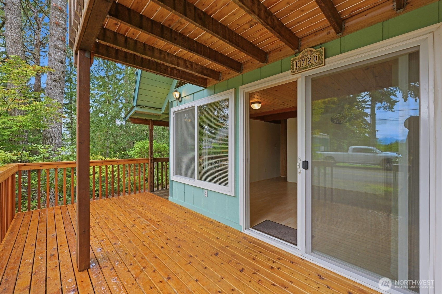 720 E Creekside Drive Property Photo 9