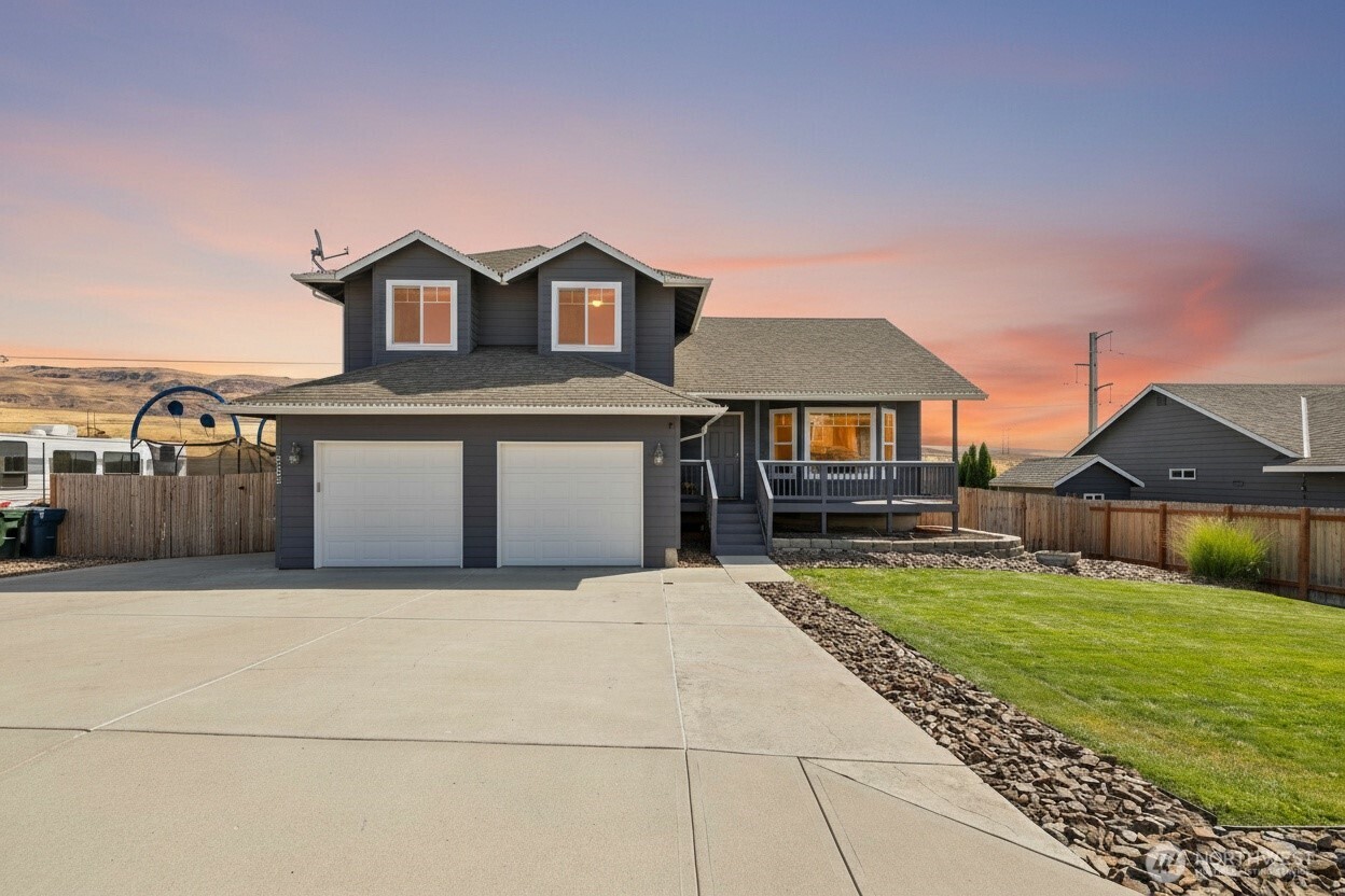 2502 Harvester Loop Property Photo 1