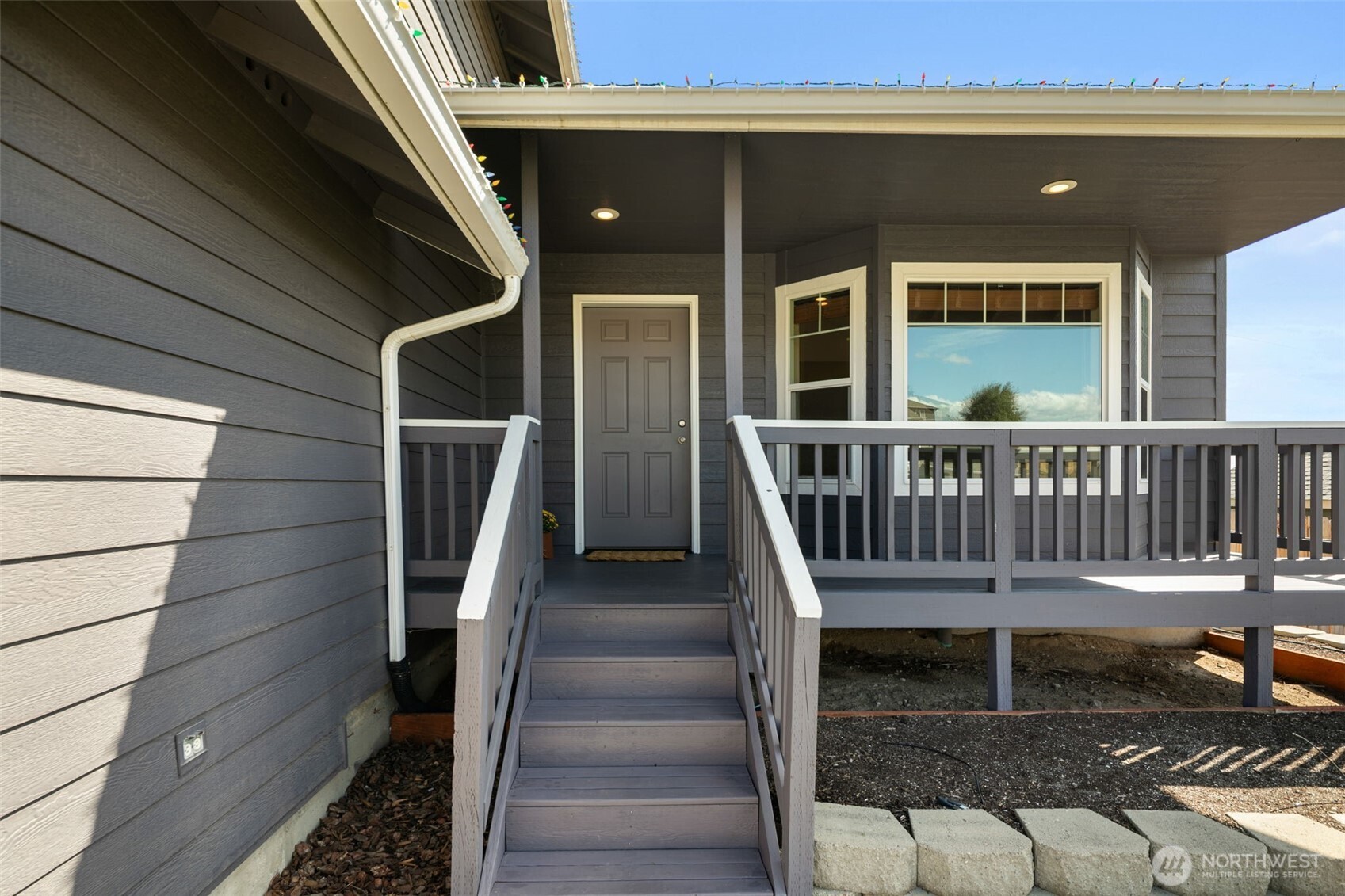 2502 Harvester Loop Property Photo 3