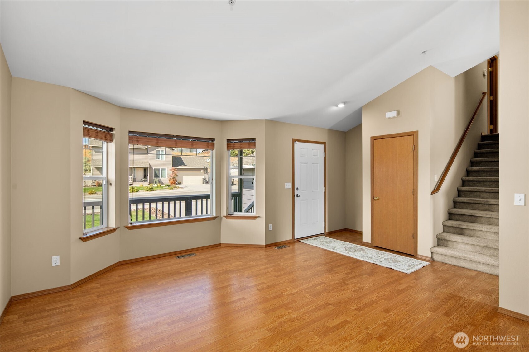 2502 Harvester Loop Property Photo 5