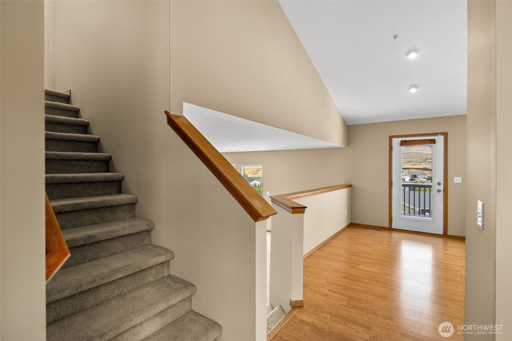 2502 Harvester Loop Property Photo 8