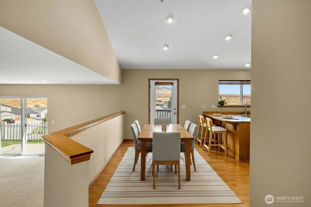 2502 Harvester Loop Property Photo 9
