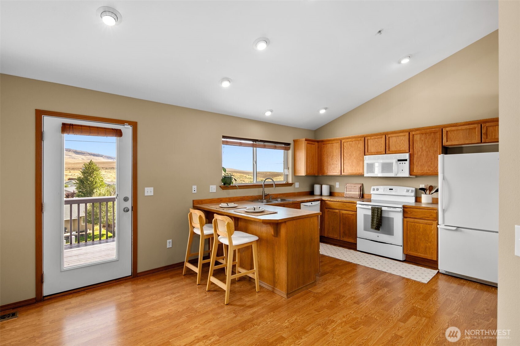 2502 Harvester Loop Property Photo 11