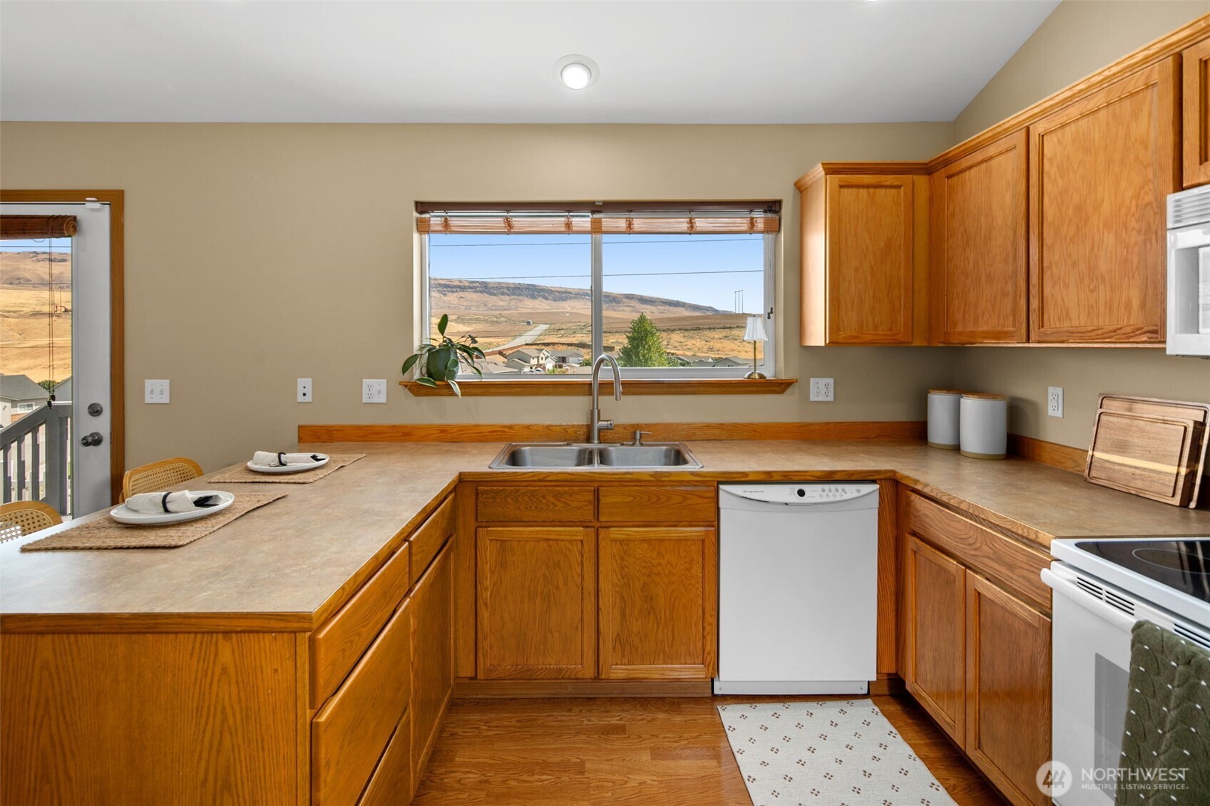 2502 Harvester Loop Property Photo 13
