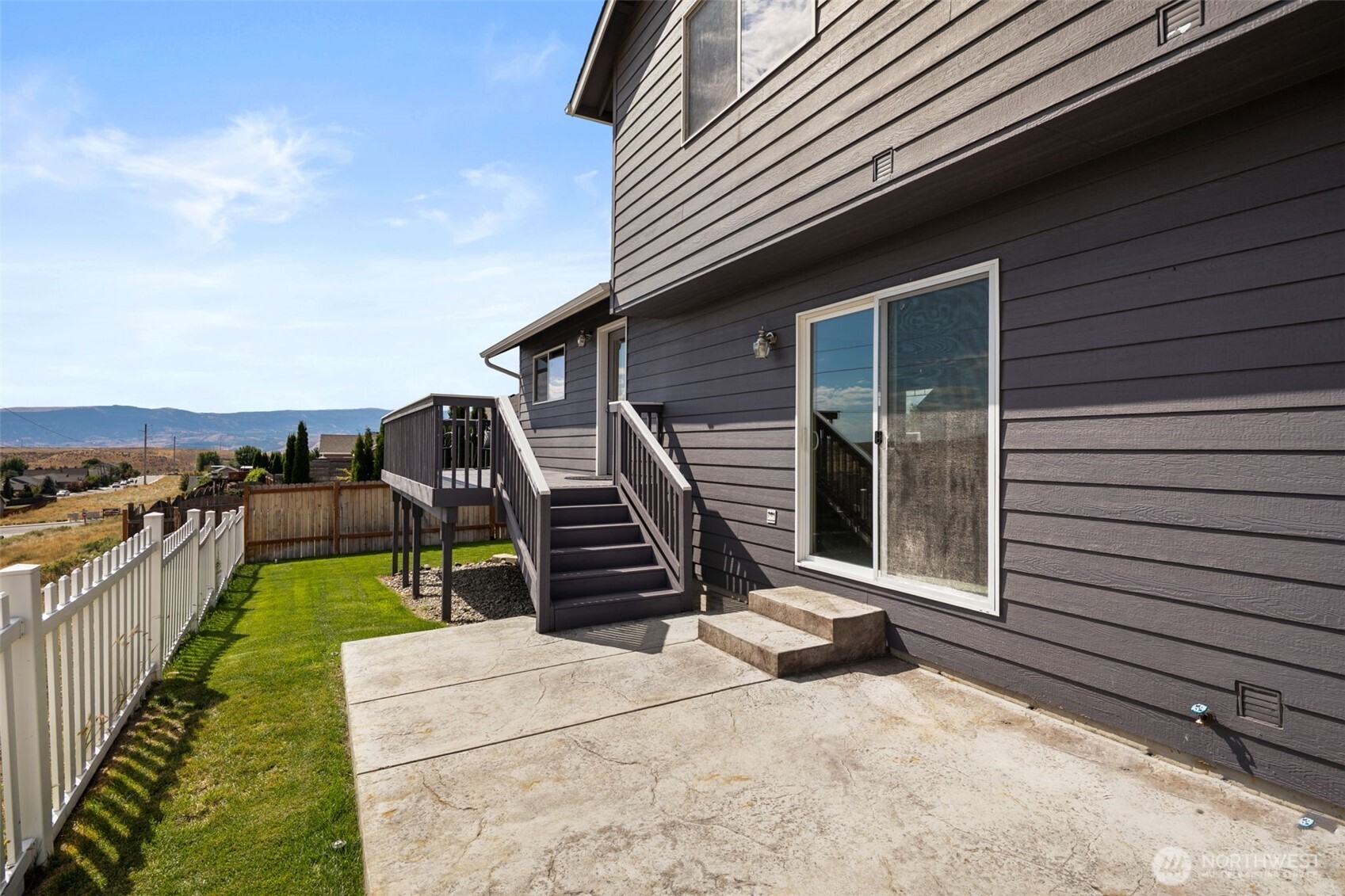 2502 Harvester Loop Property Photo 16