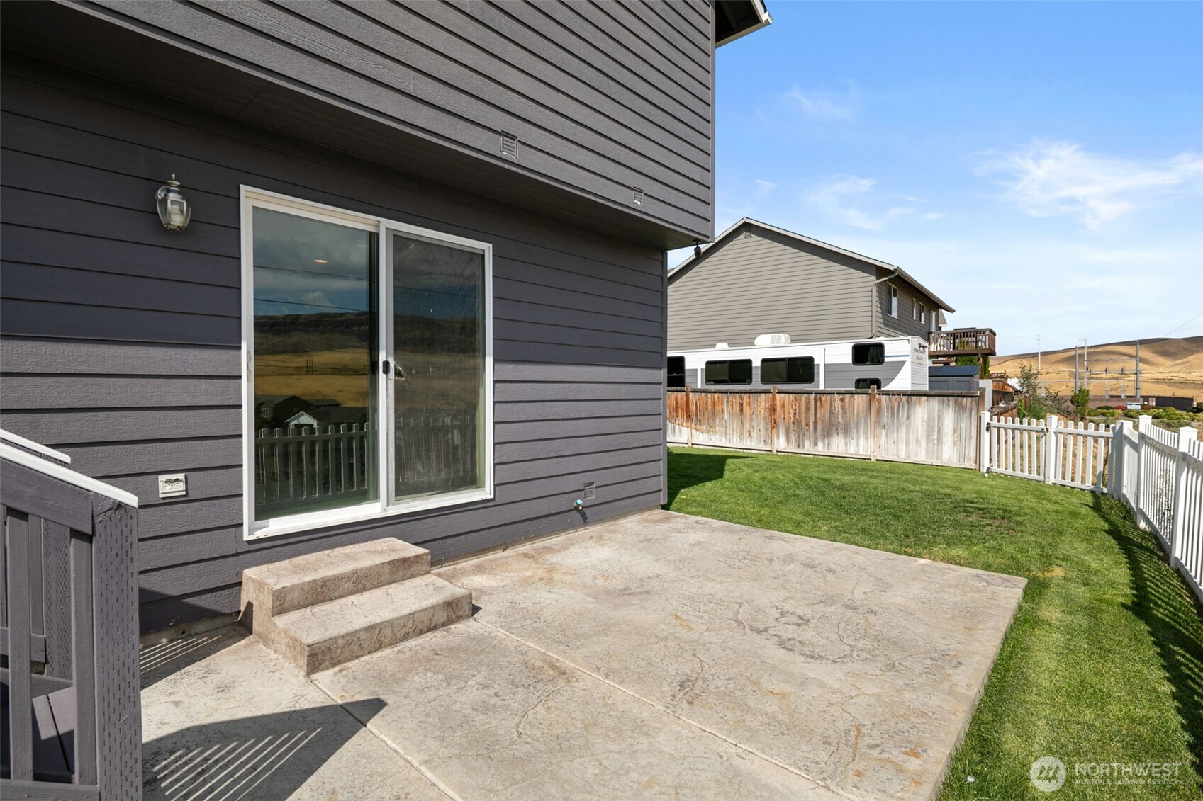 2502 Harvester Loop Property Photo 17